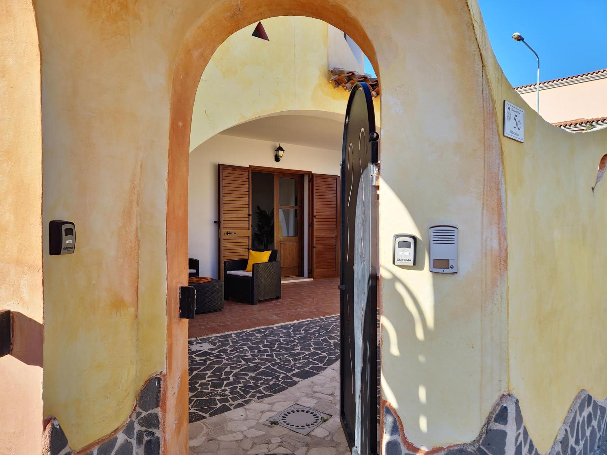 Dommos - Melodie Apartments Cala Liberotto Exterior foto